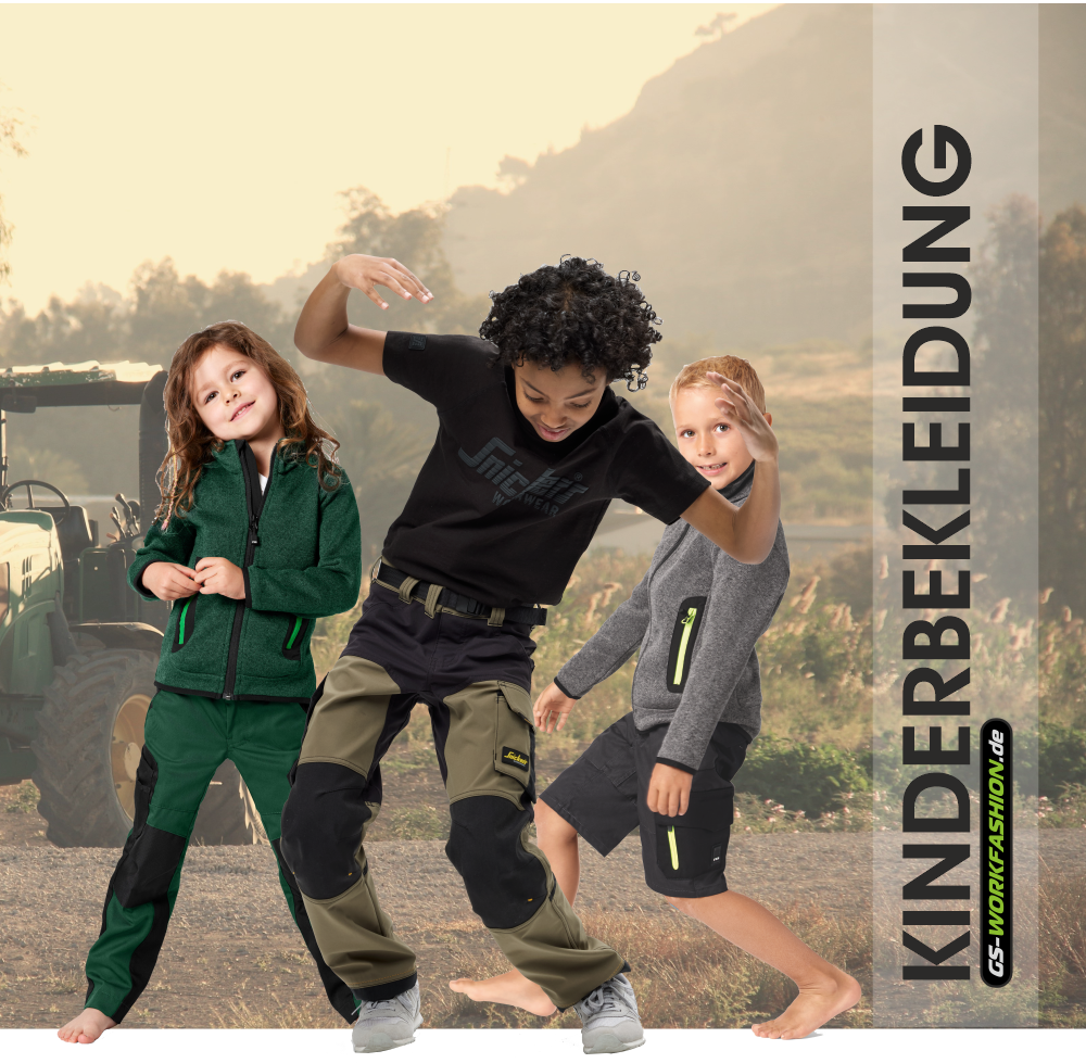 Landwirt Kinder spielen in Arbeitskleidung auf dem Acker